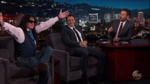 Tommy Wiseau besöker Jimmy Kimmel-show tillsammans med James Franco. Tommy Wiseau, James Franco och Jimmy Kimmel.