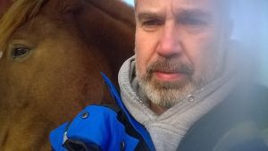Jaakko Nuutila ja suomenhevonen Piiperoinen kotona Lohjalla. Jaakko Nuutila ja suomenhevosensa Piiperoinen kotona Lohjalla 2014.