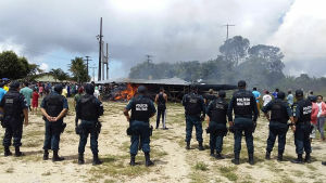 Militärpolisen ingrep då våldsamheterna blossade upp i Pacaraima. Brasiliansk militärpolis under oroligheter vid gränsen mellan Brasilien och Venezuela.