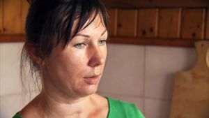 Stacey Dooleyn haastattelema perheväkivallan uhri Svetlana