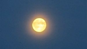 Den här bilden är från Saarijärvi. Bild på supermånen i Saarijärvi natten mellan den 12:e och 13:e juli 2014.