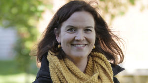 Fiskeribiolog Malin Lönnroth är en riktig ålnörd. Hon tycker att ålen är otroligt fascinerande. Malin Lönnroth
