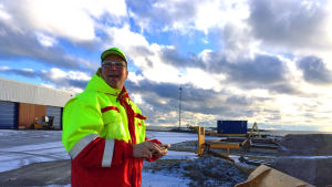 Stuvarnas huvudförtroendeman på Hangö Stevedoring, Dennis Finnberg, är glad över att folk verkar ha fått gnistan tillbaka efter några år av stram personalpolitik. Bilden är en arkivbild Dennis Finnberg, Närbild, Hangö hamn, stuvare