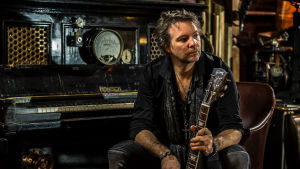 Ben Granfelt visste redan som tioåring att han ville bli gitarrist. Ben Granfelt med en Gibson gitarr