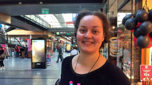 Anna tror att det är hälsosamt med många butiker och konkurrens Anna, iso omena