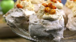 Cocktailpavlova med havtorn Cocktailpavlova med havtorn