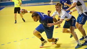 Benjamin Helander i farten mot Cypern. Benjamin Helander i en VM-kvalmatch mot Cypern.