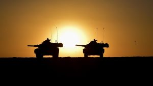Turkiska stridsvagnar har koncentrerats vid gränsen mellan Turkiet och den nordsyriska provinsen Idlib redo att bistå syriska rebeller