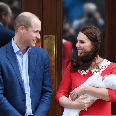 Prinssi William ja herttutar Kate lähtivät kotiin pikkuprinssin kanssa