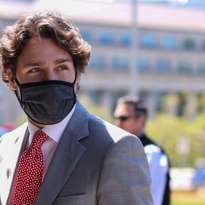 Justin Trudeau kasvomaskissaan