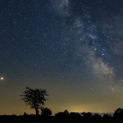 Mars-planeetta ja linnunrata.