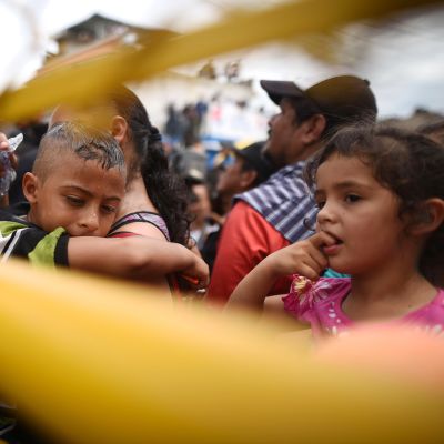 Hondurasilaisia siirtolaisia Guatemalan ja Hondurasin rajalla Tecun Umanissa 19. lokakuuta.