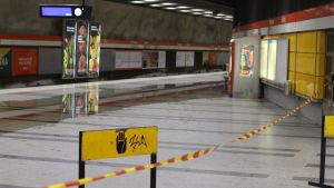 Vatten har läckt in på Sörnäs metrostation som är delvis avspärrad. Vattenläckage i Sörnäs, vatten har läckt in på Sörnäs metrostation som är delvis avspärrad.