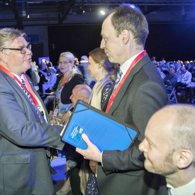 Timo Soini ja Jussi Halla-aho Perussuomalaisten puoluekokouksessa Jyväskylässä.