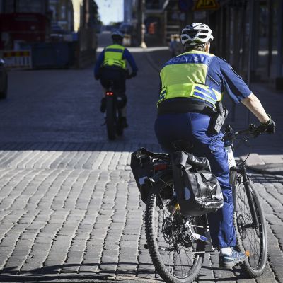 Polkupyöräpoliisi Helsingin keskustassa 30. toukokuuta.