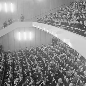 Yleisöä elokuvateatteri Bristolissa Helsingissä vuonna 1961.