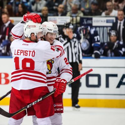 Sami Lepistö ja Eeli Tolvanen juhlivat maalia.