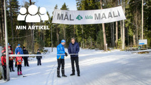 Bandet klipps, konstsnöbanan är öppnad. Ingå IFs André Nylund och Peter Asén inviger tävlingen