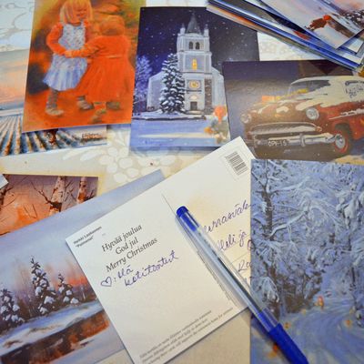 Kuvataiteilija Heikki Laaksosen kuvittamia joulukortteja.