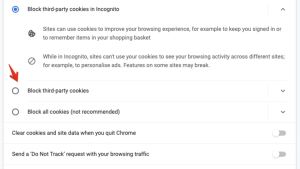 Så här ser det ut när man justerar inställningarna för kakor på Chrome. Vid stället som pilen visar kan du förbjuda tredjepartskakor. Blockera tredjepartskakor
