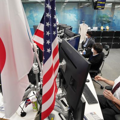 Japanin pörssissä seurataan vaalien ääntenlaskentaa