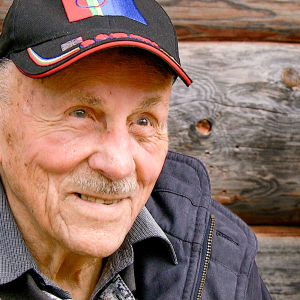 Sveitsiläinen opettaja, Saamen kulttuurin tuntija Hans Ulrich Schwaar, 93, haluaa elää loppuelämänsä Suomen Lapissa,