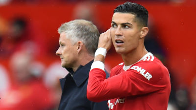 Ole Gunnar Solskjär och Cristiano Ronaldo tittar åt olika håll.