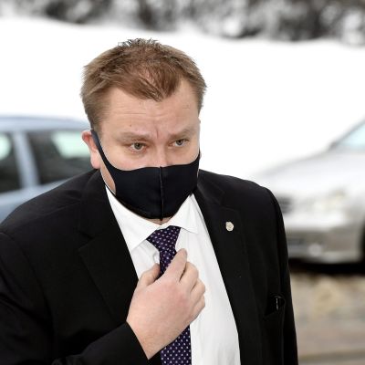 Puolustusministeri Antti Kaikkonen saapui Säätytalolle Helsingissä 22. tammikuuta.