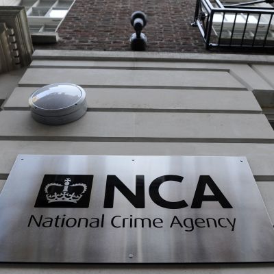 Britannian rikosviraston NCA:n logo Lontoossa, Iso-Britanniassa
