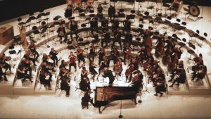 Pianotaiteilija Murray Perahia soittaa RSOn solistina 11.9.2015.