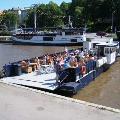Jakke Jokilautta Turun Aurajoessa.