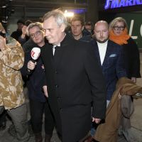 SDP:n puheenjohtaja Antti Rinne poistui maanatai-iltana demareiden puoluetoimistolta Helsingin Hakaniemessä.