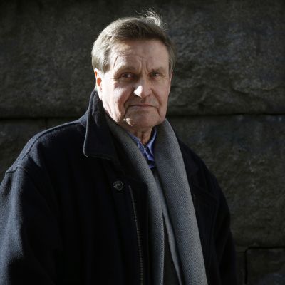 Kirjailija Hannu Mäkelä.