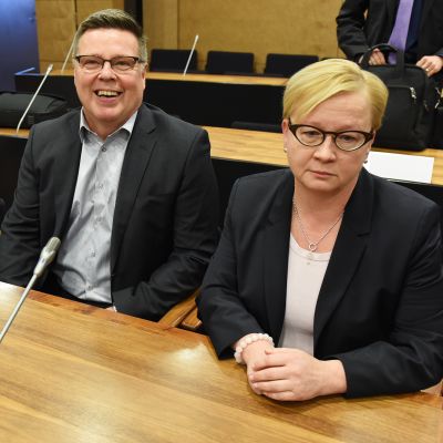 Jari Aarnio ja asianajaja Riitta Leppiniemi.