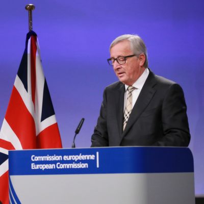 Britannian pääministeri Theresa May ja komission puheenjohtaja Jean-Claude Juncker.