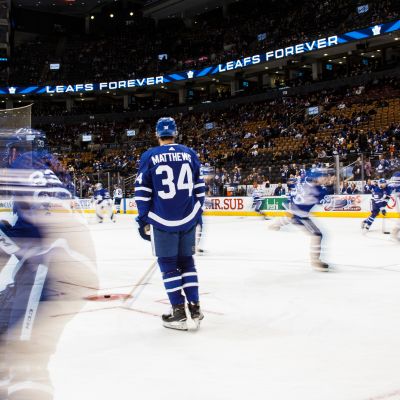 Toronton Auston Matthews jäällä.