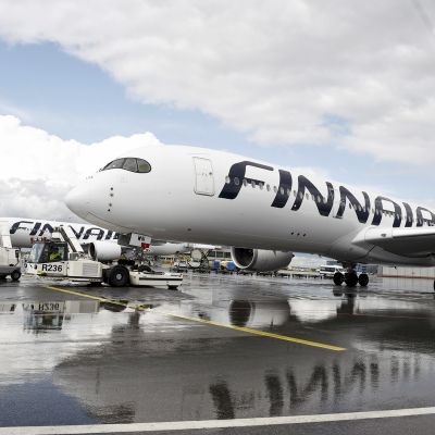 Finnairin lentokoneita Helsinki-Vantaan lentokentällä Vantaalla