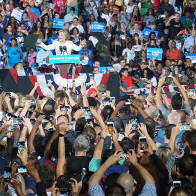 Hillary Clinton kampanjatilaisuudessa.