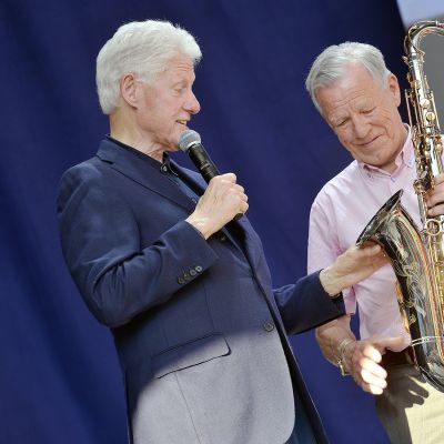 Bill Clinton ja Anders Wiklöf ihailivat saksofonia Maarianhaminassa