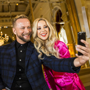 Krista Siegfrids ja Mikko Silvennoinen UMK18-pressissä 7.11.17
