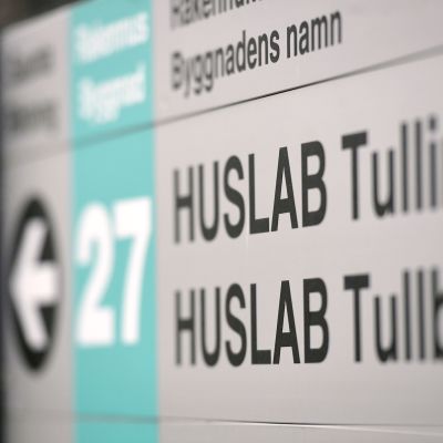 Huslab Tullinpuomin kyltti Helsingissä.