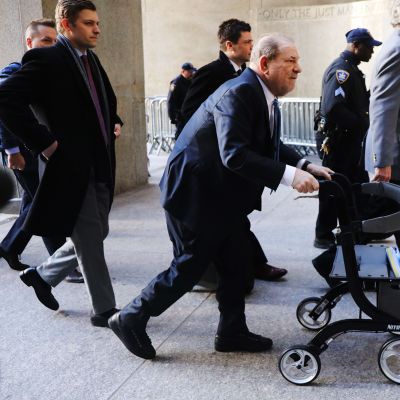 Harve Weinstein saapuu oikeuteen.