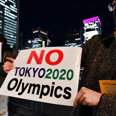 Japanin Tokiossa osoitettiin tiistaina mieltä olympialaisia vastaan.