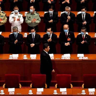Kuvassa Xi Jinping saapuu kansankongressin kokoukseen Pekingissä.