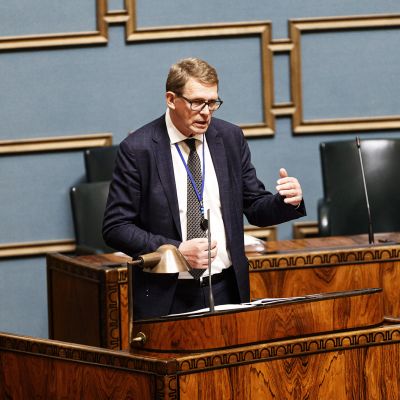Matti Vanhanen eduskunnan täysistunnossa Helsingissä