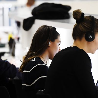 Opiskelijoita Helsingin yliopiston pääkirjastossa Kaisa-talossa Helsingissä 18. joulukuuta 2019.