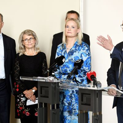 Harry Harkimo, Päivi Räsänen, Riikka Purra, Kai Mykkänen ja Petteri Orpo Kokoomuksen, Perussuomalaisten, Kristillisdemokraattisen ja Liike Nyt -eduskuntaryhmän tiedotustilaisuudessa Helsingissä 18. syyskuuta 2020.