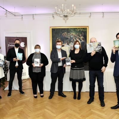 Marjatta Sarpaneva, Jussi Pullinen, Leena Malkki, Marko Tikka sekä Seija-Leena Nevala, Juha Taskinen ja Timo R. Stewart tietokirjallisuuden Finlanda-palkinnon ehdokkaiden julkistustilaisuudessa Helsingissä.