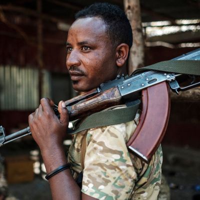 Amharan osavaltion erikoisjoukkoihin kuuluva sotilas Tigrayssa, missä käydään sotaa Tigrayn alueellista armeijaa vastaan.