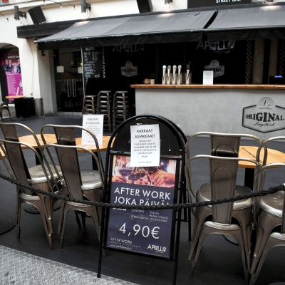 Suljettu Apollo Street Bar ravintola Helsingissä 8. maaliskuuta 2021.
